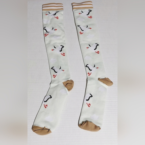 Light Colored L/XL Knee High Compression Socks - Picture 2 of 5